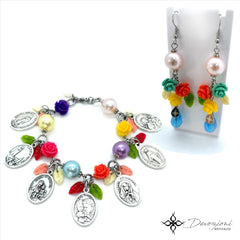 Advocaciones de la Virgen María - Brazalete Convertible a Collar en Stainless Steel, Perlas y Corales Sintéticos, Metales Esmaltados y Medallas Genuinas Italianas