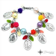 Advocaciones de la Virgen María - Brazalete Convertible a Collar en Stainless Steel, Perlas y Corales Sintéticos, Metales Esmaltados y Medallas Genuinas Italianas