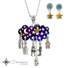 La Natividad - Set de Collar y Aretes en Stainless Steel, Metales Esmaltados, Hematitas y Medallas Italianas 3D